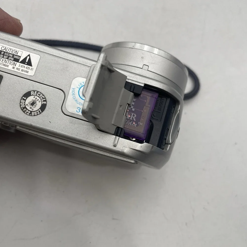 Sony Cyber-Shot DSC-P52 3.2MP Digital Camera Smart Zoom+Batrery+SD Card+Case